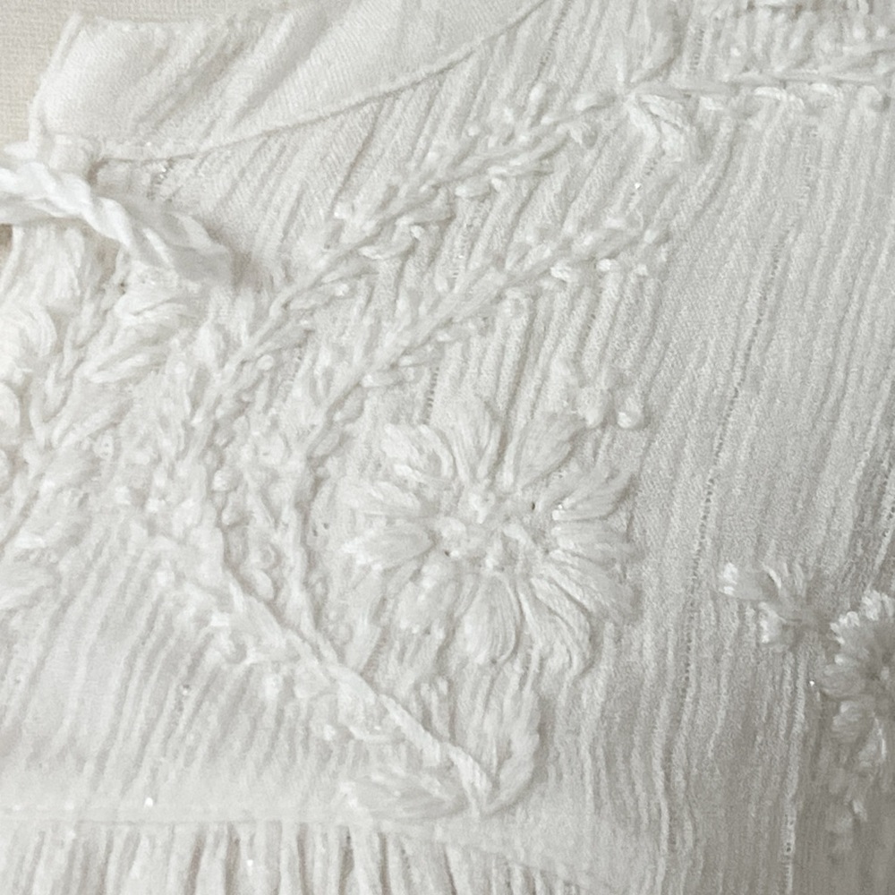 Rachel Zoe white Blouse with Tassel Detail and silver threads throughout cloth - Picture 2 of 10